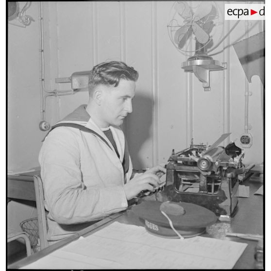 Portrait de Jean Kerlevéo, vicaire de Paimpol et prêtre marin, matelot secrétaire à bord du croiseur Georges Leygues.