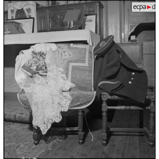 Effets sacerdotaux et militaires du vicaire de Paimpol, Jean Kerlevéo, prêtre marin affecté sur le croiseur Georges Leygues.