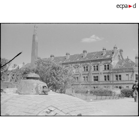 Ouvrage défensif à proximité de la gare à Dunkerque.