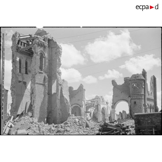 Ruines de l'église Saint-Nicolas à Petite-Synthe.