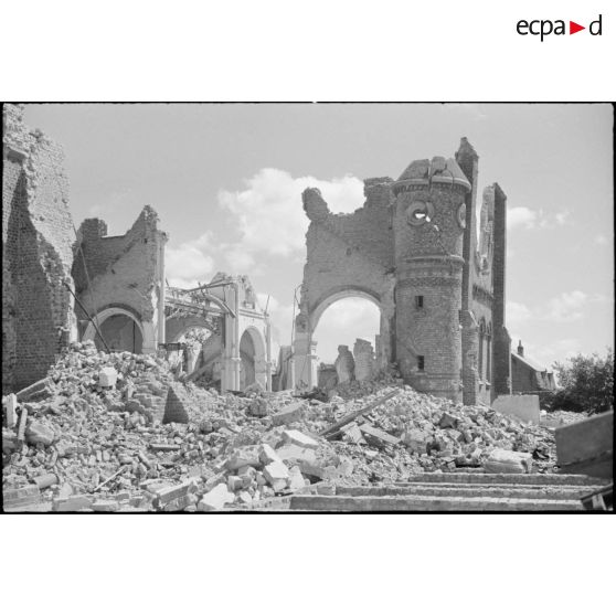 Ruines de l'église Saint-Nicolas à Petite-Synthe.