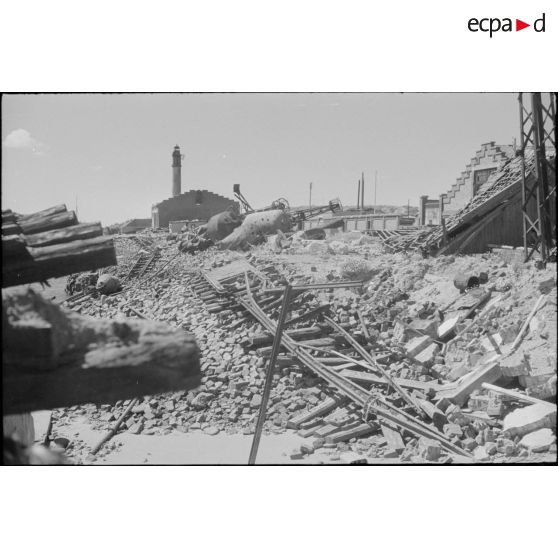 Ruines du port de Dunkerque.