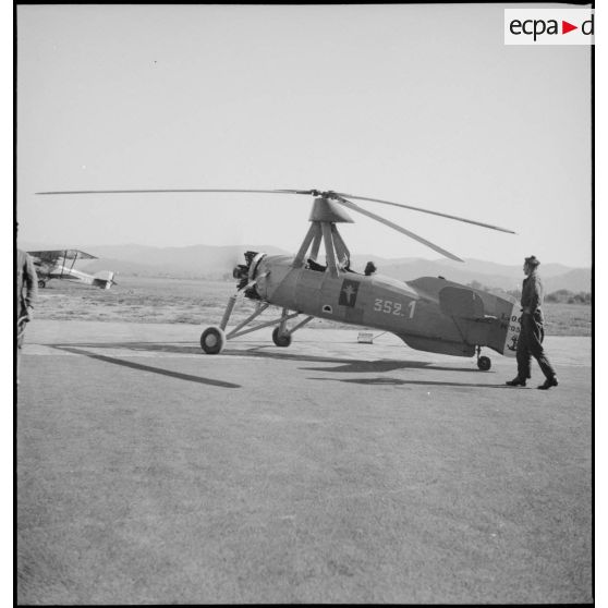Autogire de liaison de l'aéronautique navale Lioré et Olivier LeO C30.