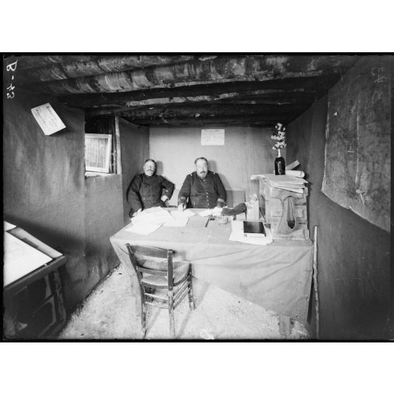 Bureau souterrain des officiers d'artillerie lourde (environs de Mont St Eloi), bois des Alleux. [légende d'origine]