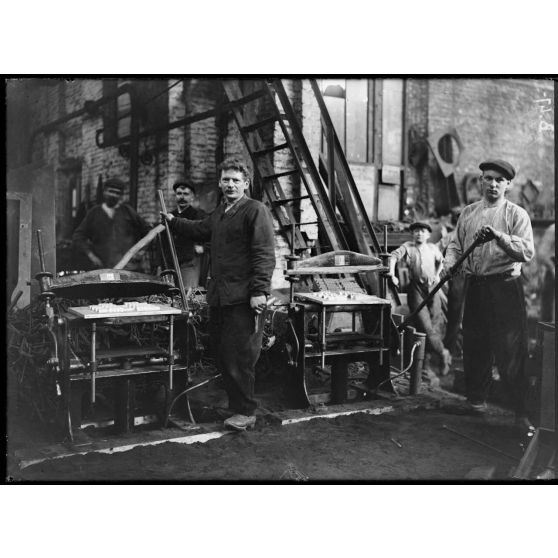 Fonderie de grenades à Béthune. [légende d’origine]