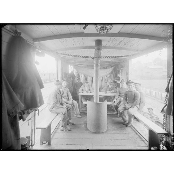 Train blindé, logements des hommes. [légende d’origine]