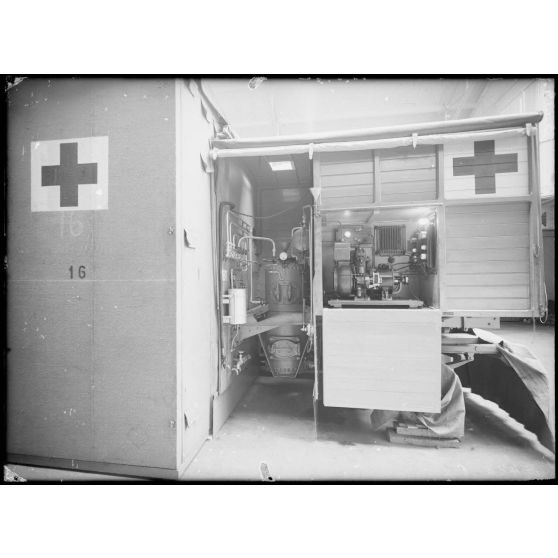 Machinerie pour l’éclairage et le chauffage de l’autochirurgicale. [légende d’origine]