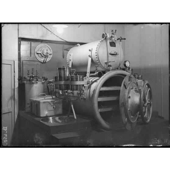 Machinerie intérieure de l’ambulance. [légende d’origine]