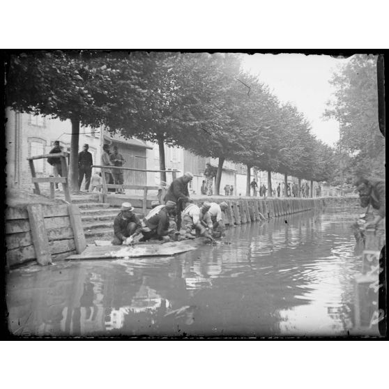 Suippes (4e armée). Le lavoir. [légende d’origine]