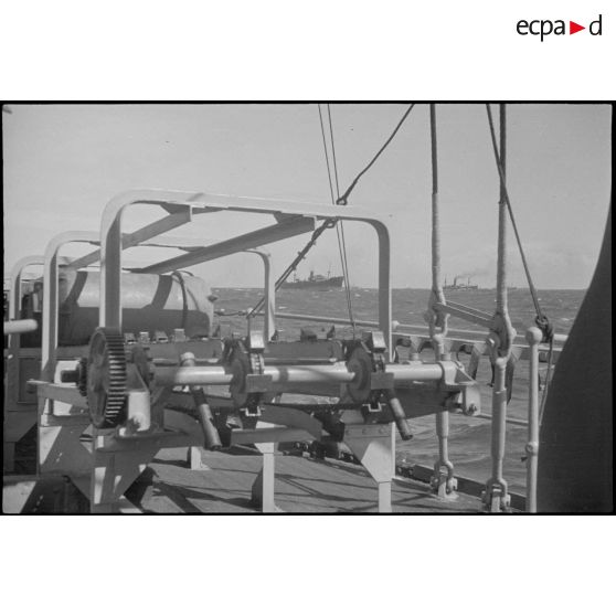 Grenadeur de sillage à bord du chalutier Vikings, armé en patrouilleur par la Marine nationale.