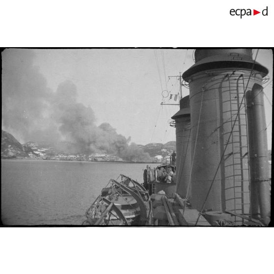 Namsos vue depuis le pont du torpilleur d'escadre le Brestois.