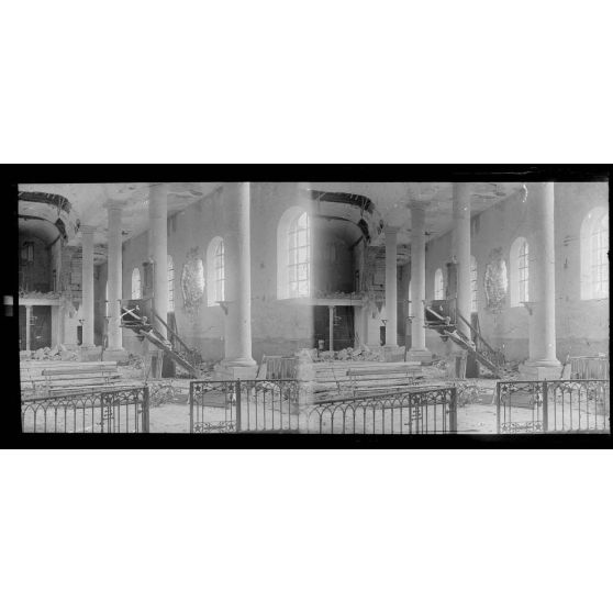 Neuvilly (Meuse). Trous d’obus (église). Combats du 7 octobre 1914 . [légende d’origine]