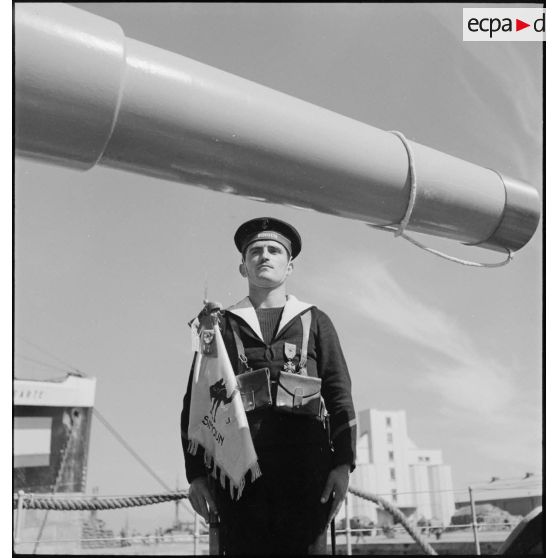 Marin porte-fanion du torpilleur Simoun.