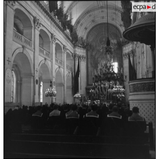 Cérémonie d'obsèques du vice-amiral Pierre Le Bris en l'église Saint-Louis des Invalides.