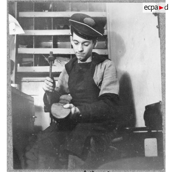 Cordonnier à bord du cuirassé Strasbourg.