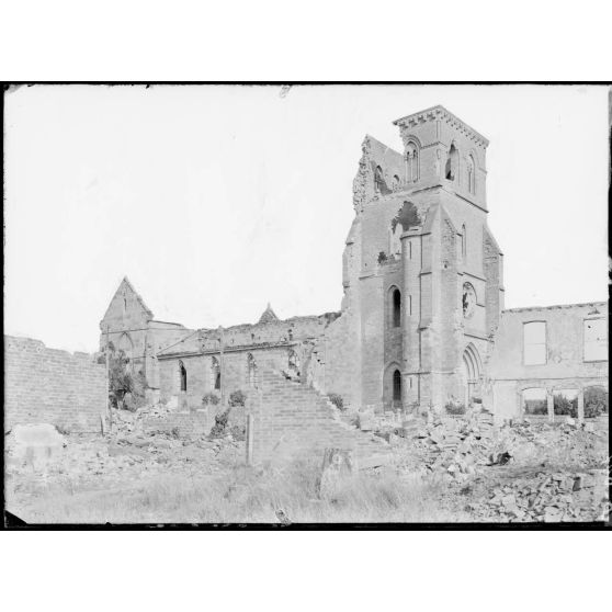 Maurupt-le-Montois, Marne, ruines des combats de septembre 1914. L'église en ruines. [légende d'origine]