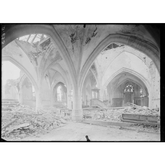 Beauzée sur Aire (Meuse) : église, côté droit. [légende d’origine]