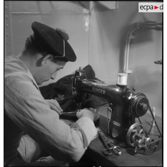 Portrait d'un matelot tailleur à bord du croiseur (ou cuirassé) Dunkerque.