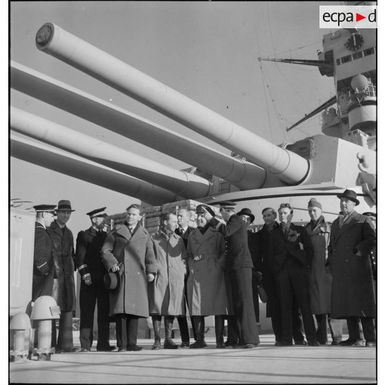 Journalistes américains à bord du cuirassé Dunkerque.