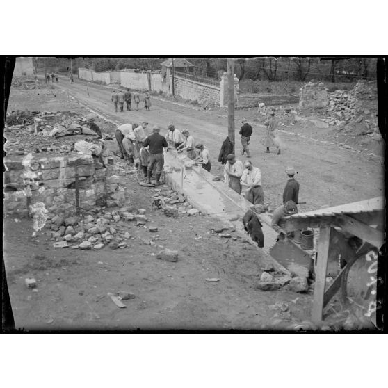 Clermont-en-Argonne, la lessive des soldats. [légende d'origine]