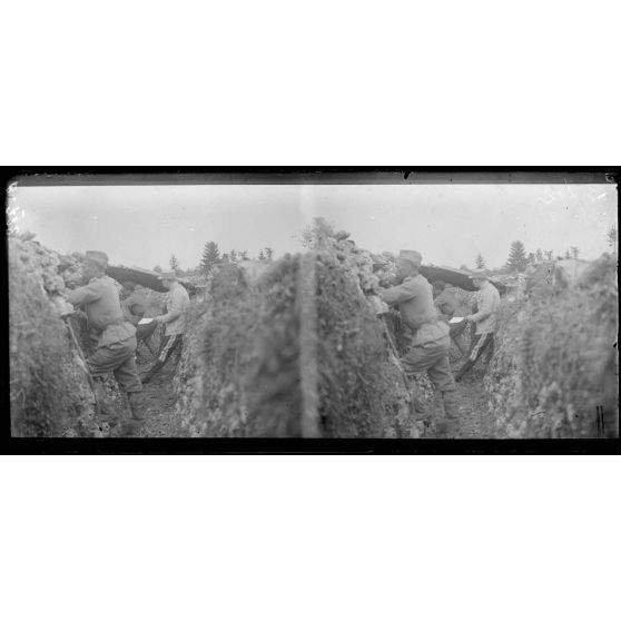 Forêt de Hesse. tranchées de 1e ligne occupées par les chasseurs à cheval. [légende d'origine]