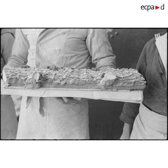 La bûche du repas de réveillon du Nouvel An à bord du croiseur la Gloire.