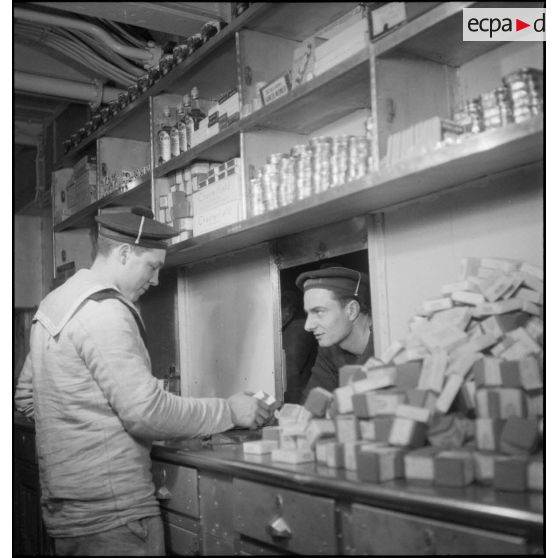 La coopérative à bord du croiseur (ou cuirassé) Dunkerque.