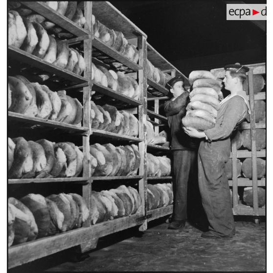 Paneterie dans le port de Brest.