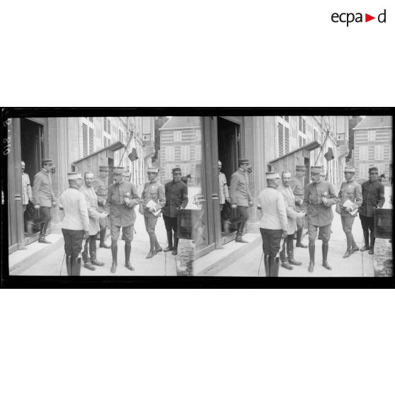 Ste Menehould : départ du général Lyautey après sa visite au général Humbert. [légende d’origine]