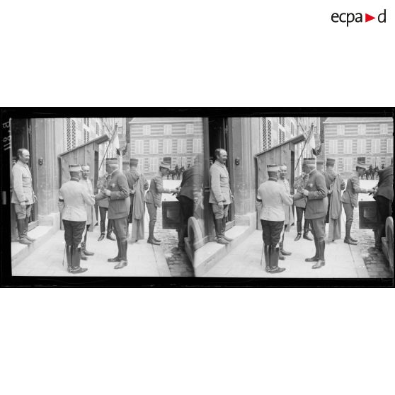 Ste Menehould : départ du général Lyautey après sa visite au général Humbert. [légende d’origine]