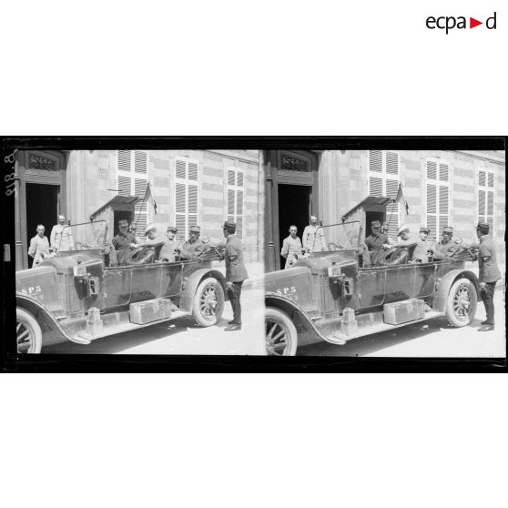 Ste Menehould : départ du général Lyautey après sa visite au général Humbert. [légende d’origine]