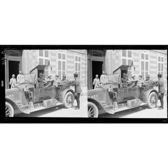 Ste Menehould : départ du général Lyautey après sa visite au général Humbert. [légende d’origine]