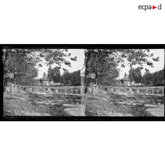 Four de Paris : maisons en ruines, cimetière de soldats. [légende d’origine]