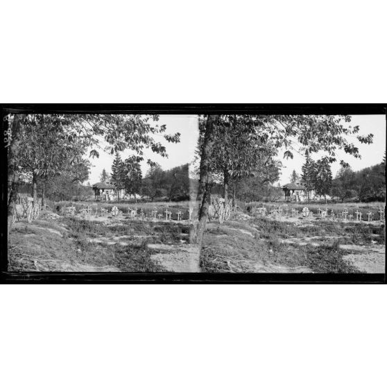 Four de Paris : maisons en ruines, cimetière de soldats. [légende d’origine]