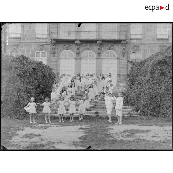 CRP Paris, farandole. [légende d’origine]