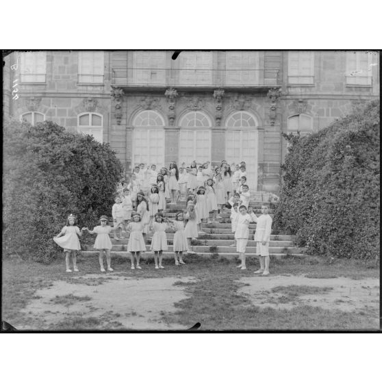 CRP Paris, farandole. [légende d’origine]