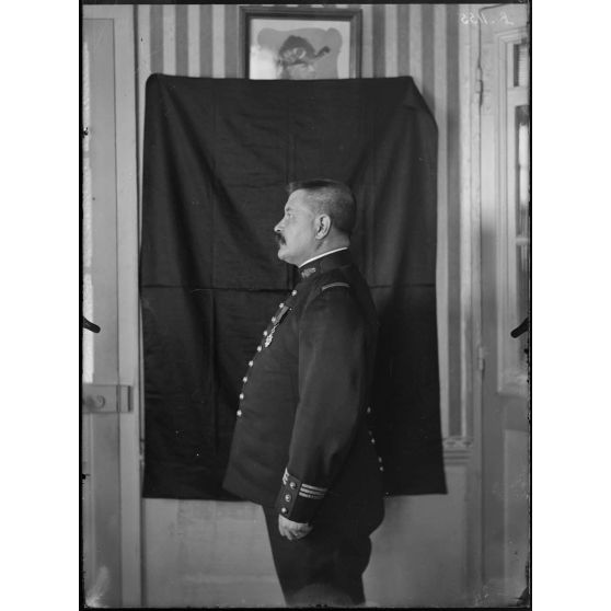 Ecole militaire. Le capitaine Lamblot. [légende d’origine]