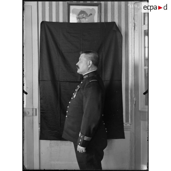 Ecole militaire. Le capitaine Lamblot. [légende d’origine]