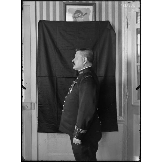 Ecole militaire. Le capitaine Lamblot. [légende d’origine]