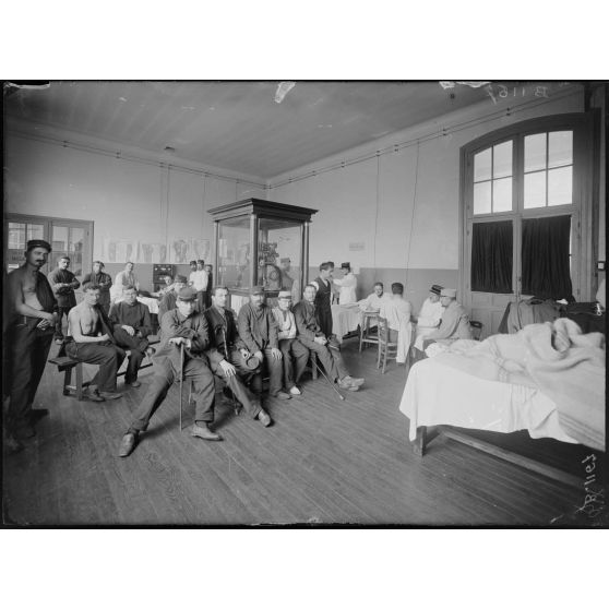 Hôpital des Arts et métiers. Salle de visites. [légende d’origine]