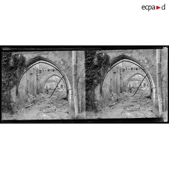 Reims : cloître rue des 3 raisinets. [légende d’origine]