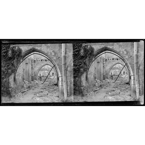 Reims : cloître rue des 3 raisinets. [légende d’origine]