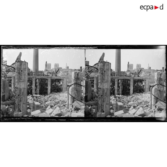 Reims : ruines de l’usine Margotin rue des 3 raisinets. [légende d’origine]