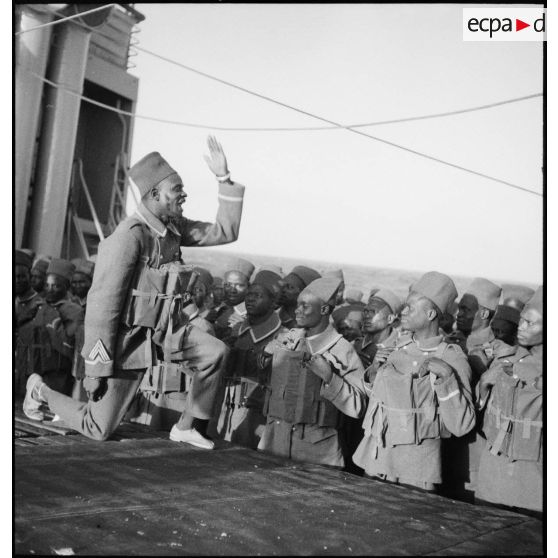 Tirailleurs sénégalais à bord du paquebot Brazza.