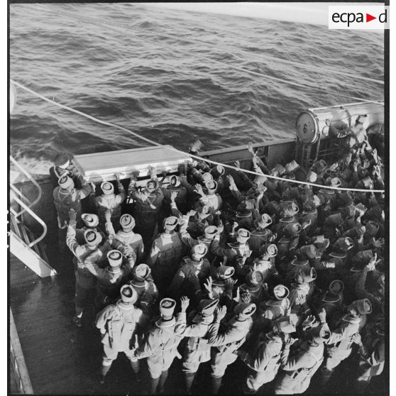 Tirailleurs sénégalais à bord du paquebot Brazza.