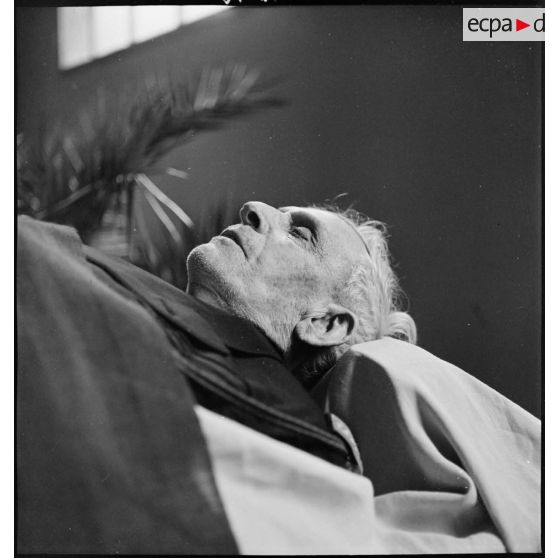 La dépouille mortelle de l'amiral Pierre Ronarc'h repose à l'hôpital du Val-de-Grâce.