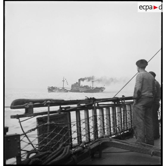 Cargo de la marine marchande à la mer.