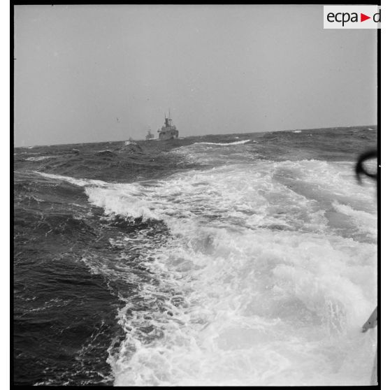 Convoi de navires de la marine marchande.