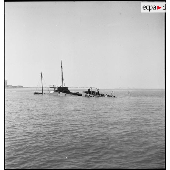 Epave submergée d'un chalutier au large de Dunkerque.