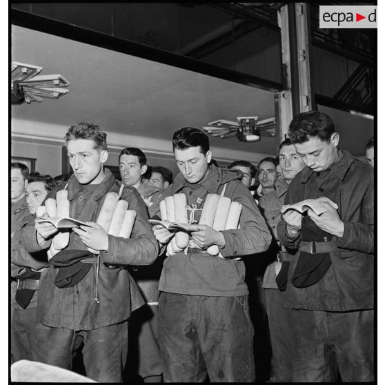 Messe à bord du paquebot/croiseur auxiliaire le Ville d'Oran.